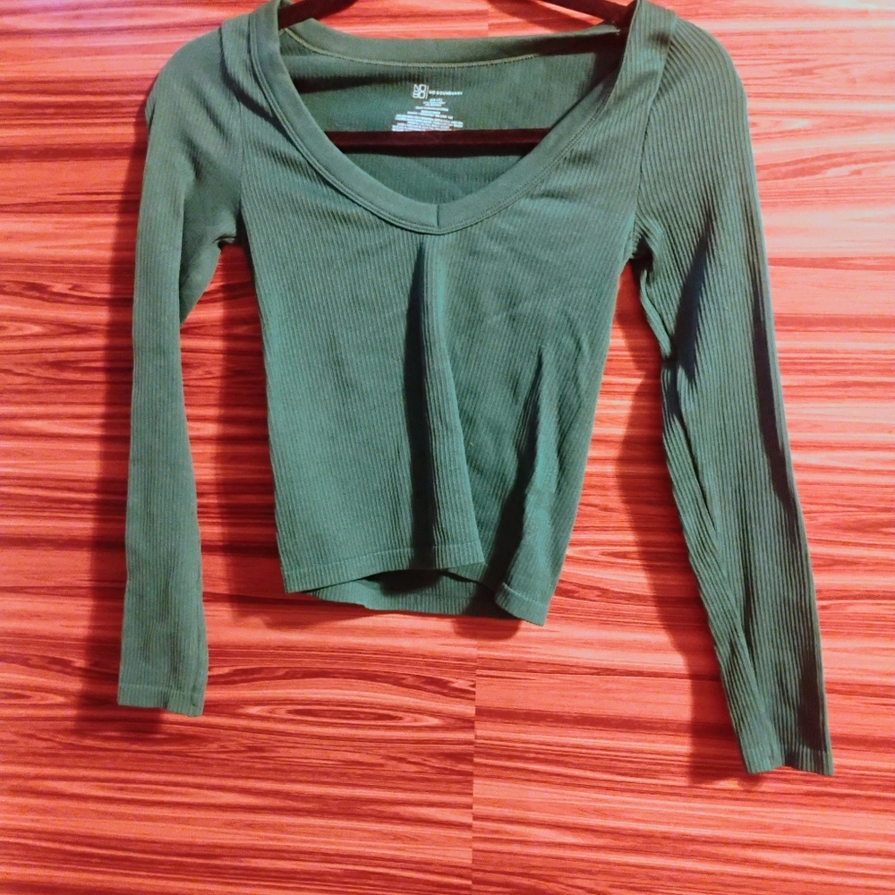 Green long sleeve crop top